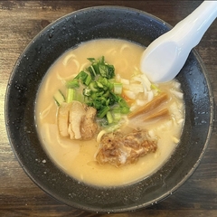 沖縄島系らーめん よな島の画像