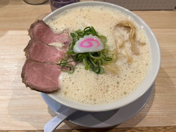「鶏そば（醤油）850円+大盛り100」@鶏そば 唆る 堀田本店の写真