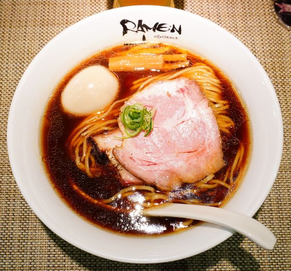 「醤油そば（味玉入り）＋生ビール」@Ramen にじゅうぶんのいちの写真