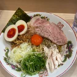 チャーシュー地鶏と濃い玉のまぜそば