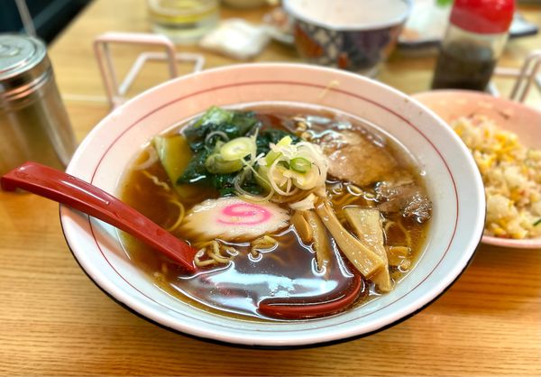 「ラーメン，半チャーハンセット¥600」@丸大ホール 本店の写真