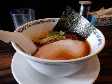 「醤油（太麺）」@稲荷屋の写真