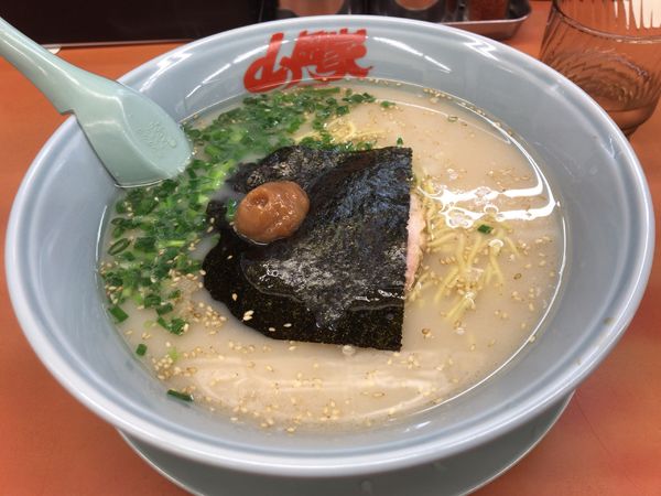 「朝ラーメン 中(多め、濃いめ) 560円」@ラーメン山岡家 さいたま丸ヶ崎店の写真