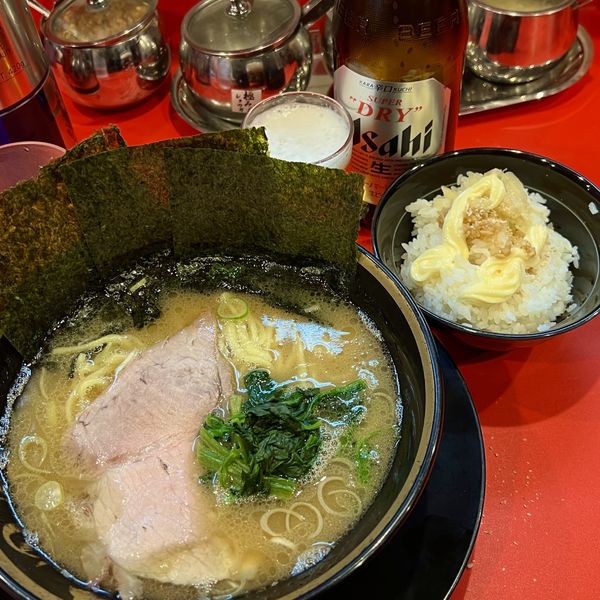 「朝ラーメン（並・麺柔らかめ）＋ビール中瓶」@横浜家系ラーメン 志田家 蒲田店の写真