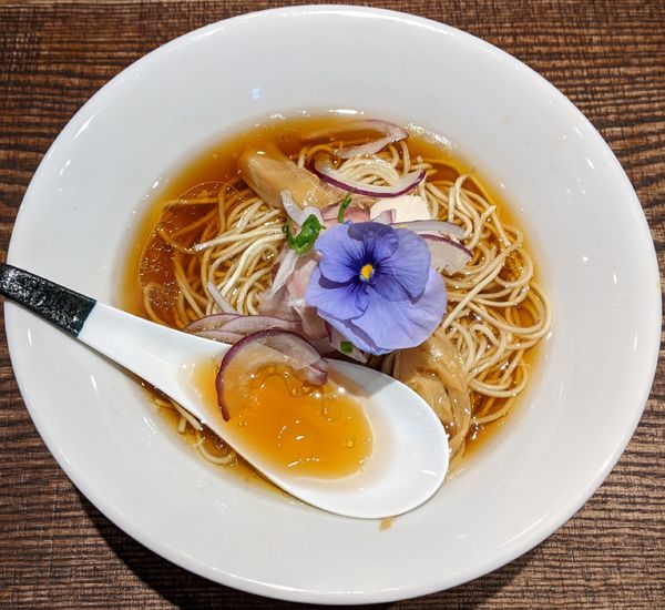 「鶏と水（あっさり・醤油）790円」@蜂と蝶の写真