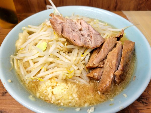 「小豚(麺硬め、ニンニク、カラメ)」@ラーメン二郎 池袋東口店の写真