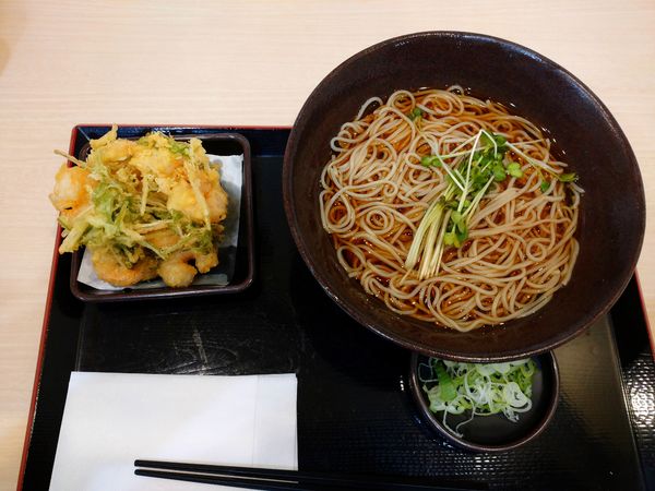 「ほぼ海老だけのかきあげそば（680円）」@ゆで太郎 川崎砂子店の写真
