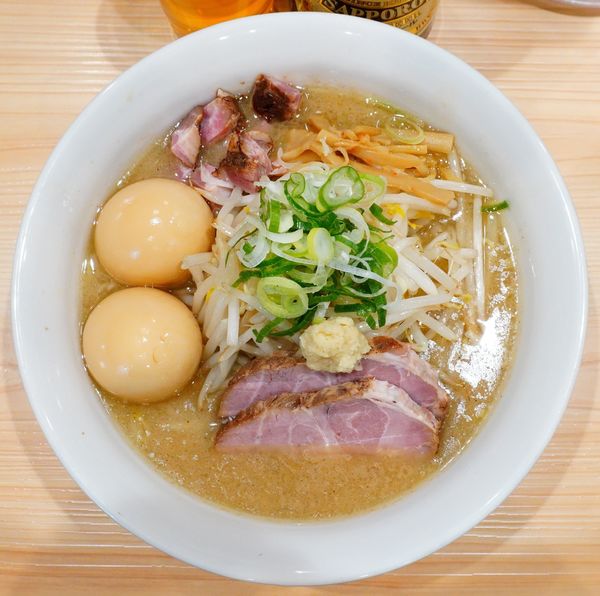 「味噌らーめん＋もやし＋煮玉子×2＋ビール（中瓶）」@三ん寅の写真