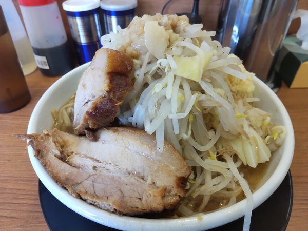 「ラーメン850円、ニンニクマシマシ、アブラマシ、ヤサイマシ」@ラーメンガチ野郎の写真