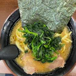 らーめん中盛ほうれん草固め880円