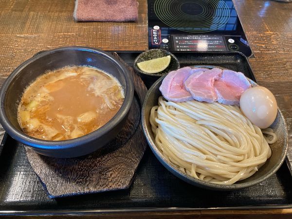 「つけ麺・低温レアチャーシュー、味玉半分」@中華そば ことぶきやの写真