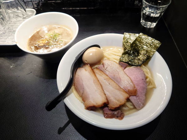 「特製濃厚豚骨魚介つけ蕎麦(中盛り)」@百合の咲く場所の写真