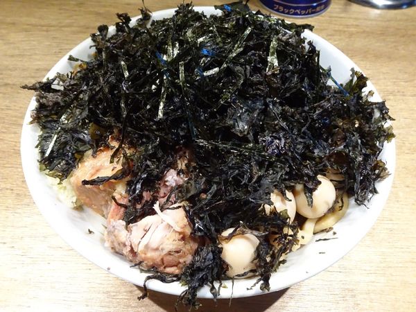 「汁なし（1,000円）＋うずら＋岩のり　ニンニクアブラ」@MEN YARD FIGHTの写真