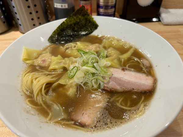 「煮干しワンタンメン950円」@ふる川食堂の写真