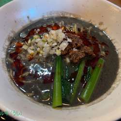 黒胡麻坦々麺(1080円)