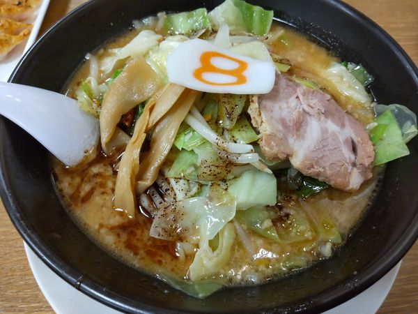 「野菜コク旨らーめん+餃子コンビ、ビール」@8番らーめん 金沢駅店の写真