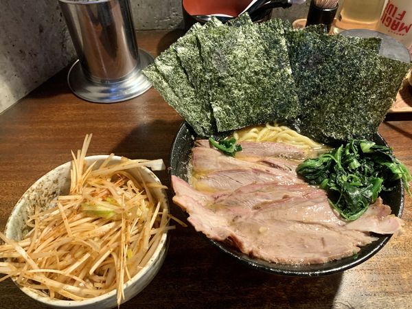 「チャーシューメン＋のり＋ネギ丼(赤)」@家系ラーメン クックらの写真