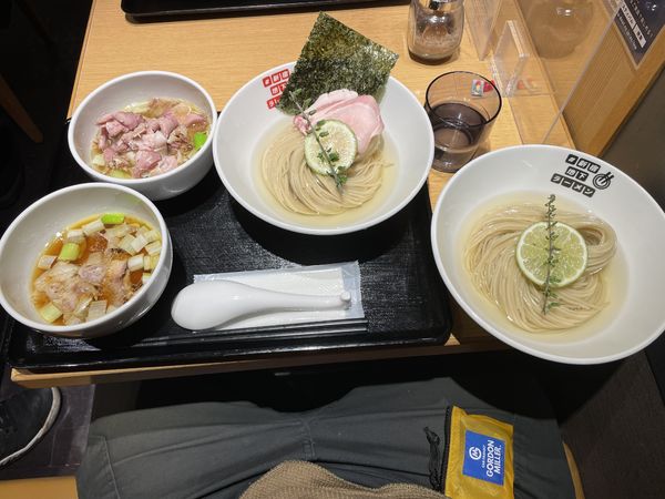 「特製昆布水のつけ麺塩＋昆布水のつけ麺醤油」@#新宿地下ラーメンの写真