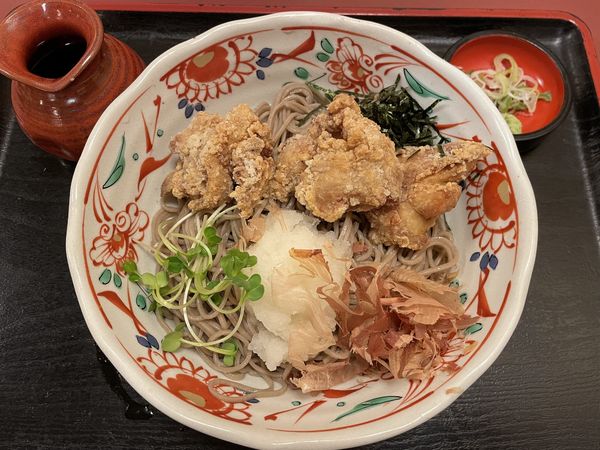 「鶏唐ぶっかけそば　￥１０１２」@やじろべえ 東海加木屋店の写真