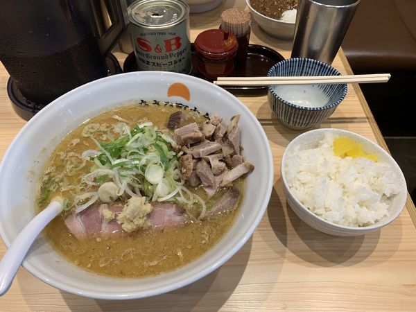 「味噌ラーメン ¥900 コマ肉 ¥250 小ライス ¥100」@あさひ町内会の写真