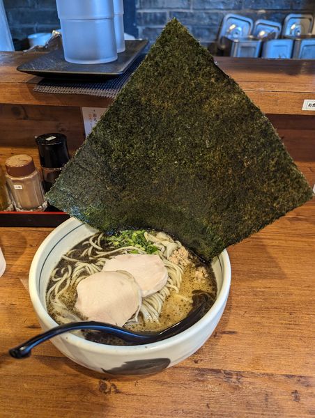 「濃厚鶏白湯黒」@濃厚鶏麺 ゆきかげ 三ノ輪店の写真