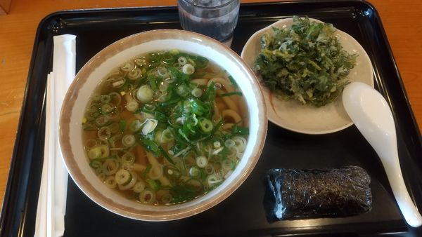 「うどん中340円、春菊天150円、納豆巻150円」@うどん ちよ志 南吉方店の写真
