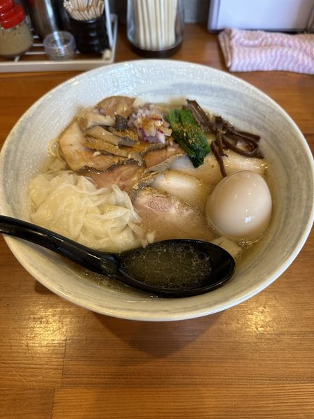 「塩らぁ麺、特製トッピング」@唯一無二のらぁ麺専門店 イ袋ワシづかみの写真