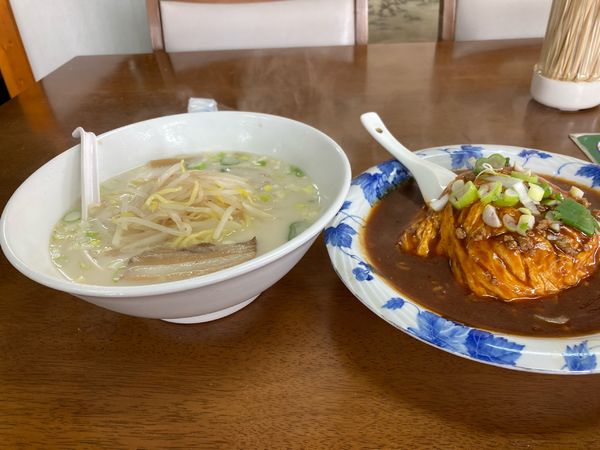 「豚骨ラーメンセット（麻婆天津飯）」@台湾料理福都 勝田店の写真