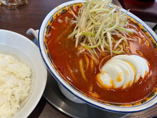 「寅そば／中辛（979円）,小ライス（121円）」@中華そば赤寅の写真