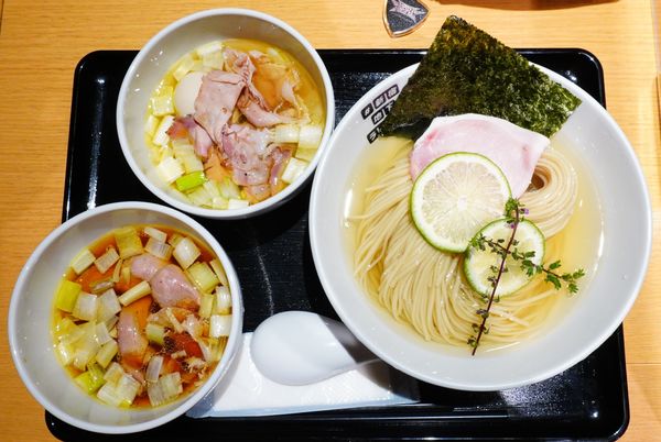 「特製昆布水つけめん 塩＋昆布水つけめん 醤油」@#新宿地下ラーメンの写真