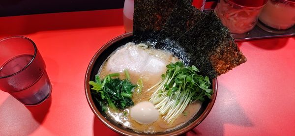 「ラーメン（並）+玉子+かいわれ」@横浜ラーメン 斎藤家の写真