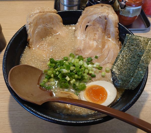 「玄屋ラーメン+チャーシュー1枚(1000円)」@ニューラーメン専門店 玄屋の写真