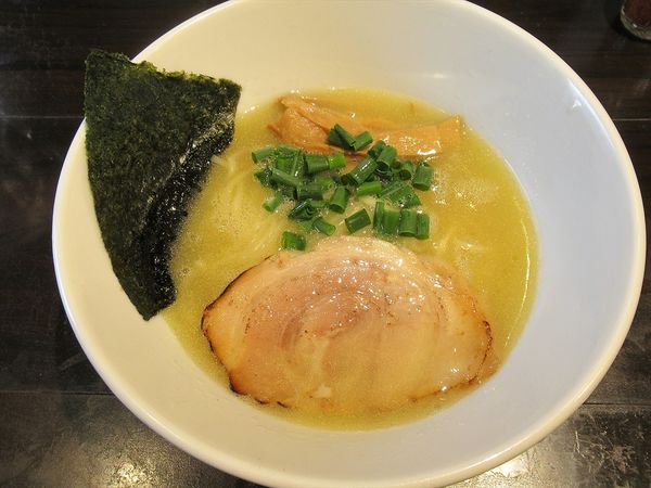 「鶏白湯そば(850円)」@NOODLE DINING 鵺 NUEの写真