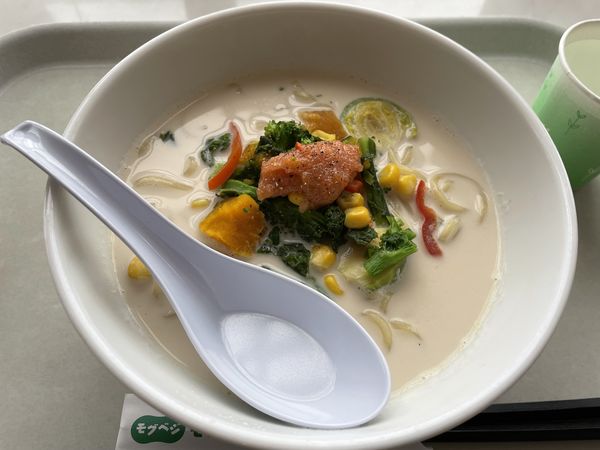 「春野菜のクリームちゃんぽん明太子添え　￥９９０」@リンガーハット イオンモール大高店の写真