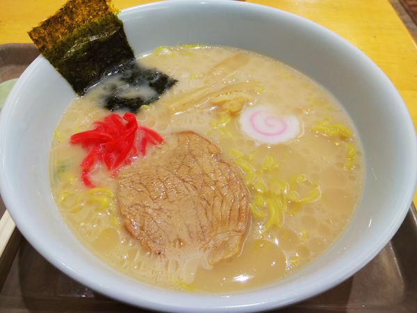 「とんこつラーメン　＋紅ショウガ：無料」@ラーメンはるちゃんの写真