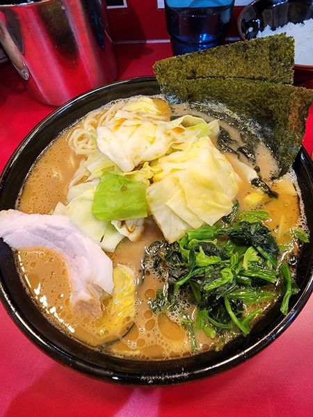 「ラーメン中＋キャベツ＋ほうれん草」@らーめん 谷瀬家 新橋店の写真