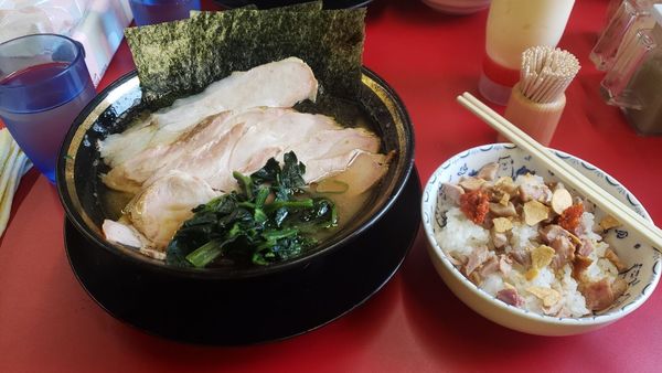 「チャーシューメン(3枚)＋チャーシューまぶし丼」@王道家直伝 との丸家 八潮店の写真