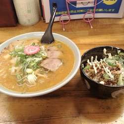 味噌ラーメン(820円)+チャーシュー飯(350円)