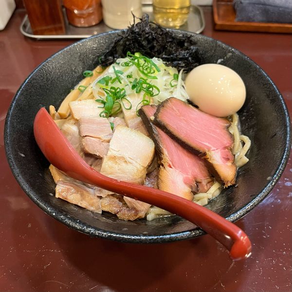 「濃厚煮干しまぜそば x 特製味玉」@麺屋 照の坊の写真