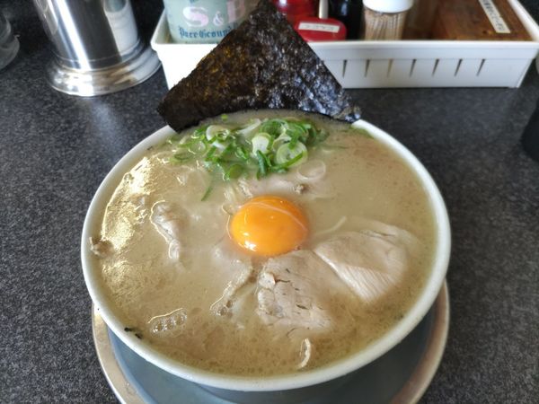 「卵黄入りラーメン+海苔」@いちげん。の写真