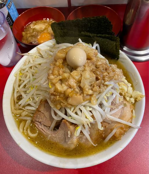 「ラーメン少なめ 豚追加 脂生玉子 うずら のり」@麺屋HEROの写真
