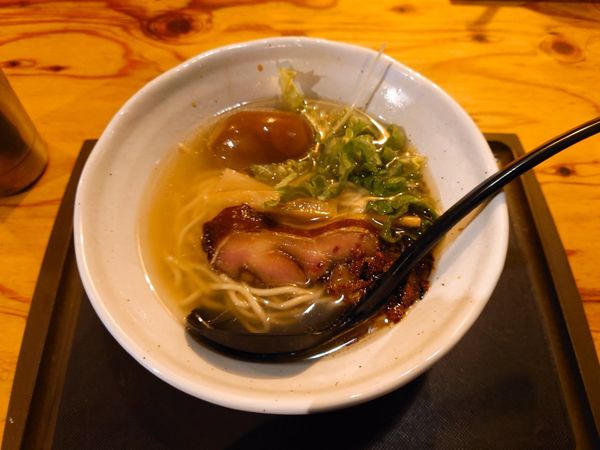 「朝塩そば 味付玉子乗せ」@麺場 浜虎 横浜店の写真