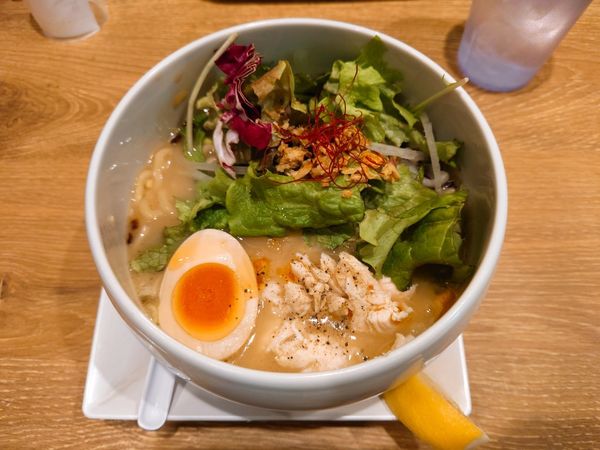 「鶏白湯塩そば」@蔭山樓 横浜ジョイナス店の写真