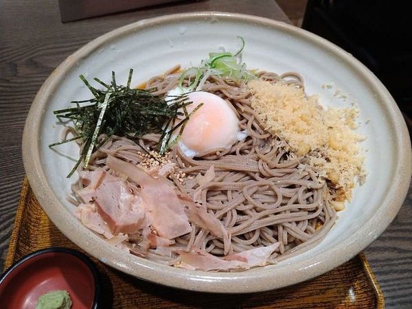 「冷やし温玉そば」@おらが蕎麦 京都アバンティ店の写真