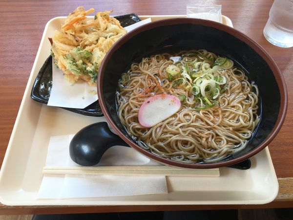 「かき揚げそば」@うどんそば とくとく 阿賀野川サービスエリア店の写真