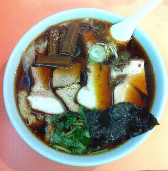 「チャーシューワンタンメン 1300円」@味の大西 小田原店の写真