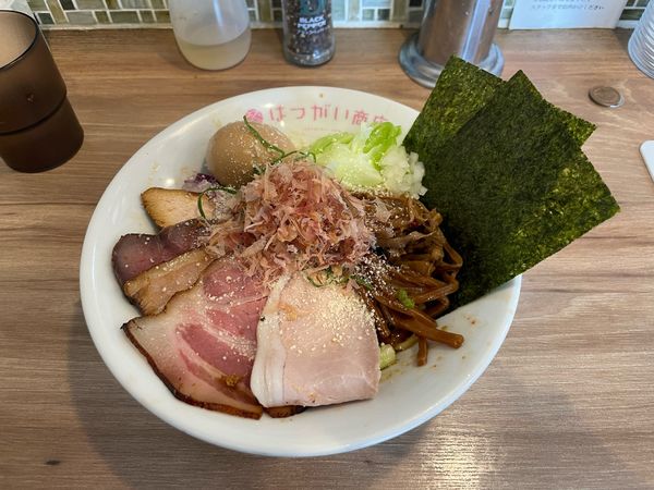 「【限定】梅と醤油のピリ辛まぜそば」@はつがい商店の写真