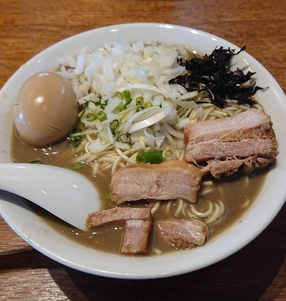 「濃厚煮干しそば  大盛  玉葱・味玉TP」@中村屋総本山の写真