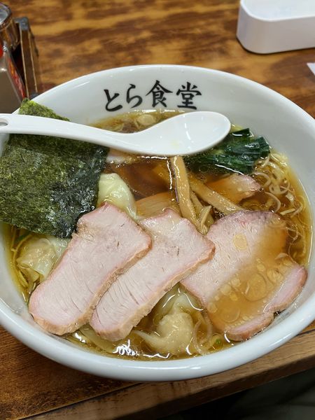 「焼豚ワンタン麺（1320円）」@とら食堂の写真