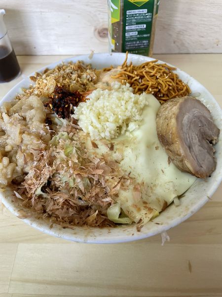 「まぜそば中（全マシ）¥1,040」@ハイマウントMの写真